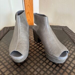 Chocolat Blu Gabby Block Heel Platform Sandals Size 7.5